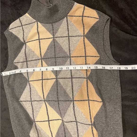 Beautiful Escada Knit Sleeveless Top - Picture 2 of 5